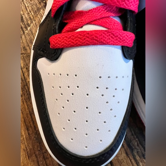 Nike Air Jordan 1 mid PS “White/Very Berry “ Kids Sneakers size 3Y - Picture 8 of 10